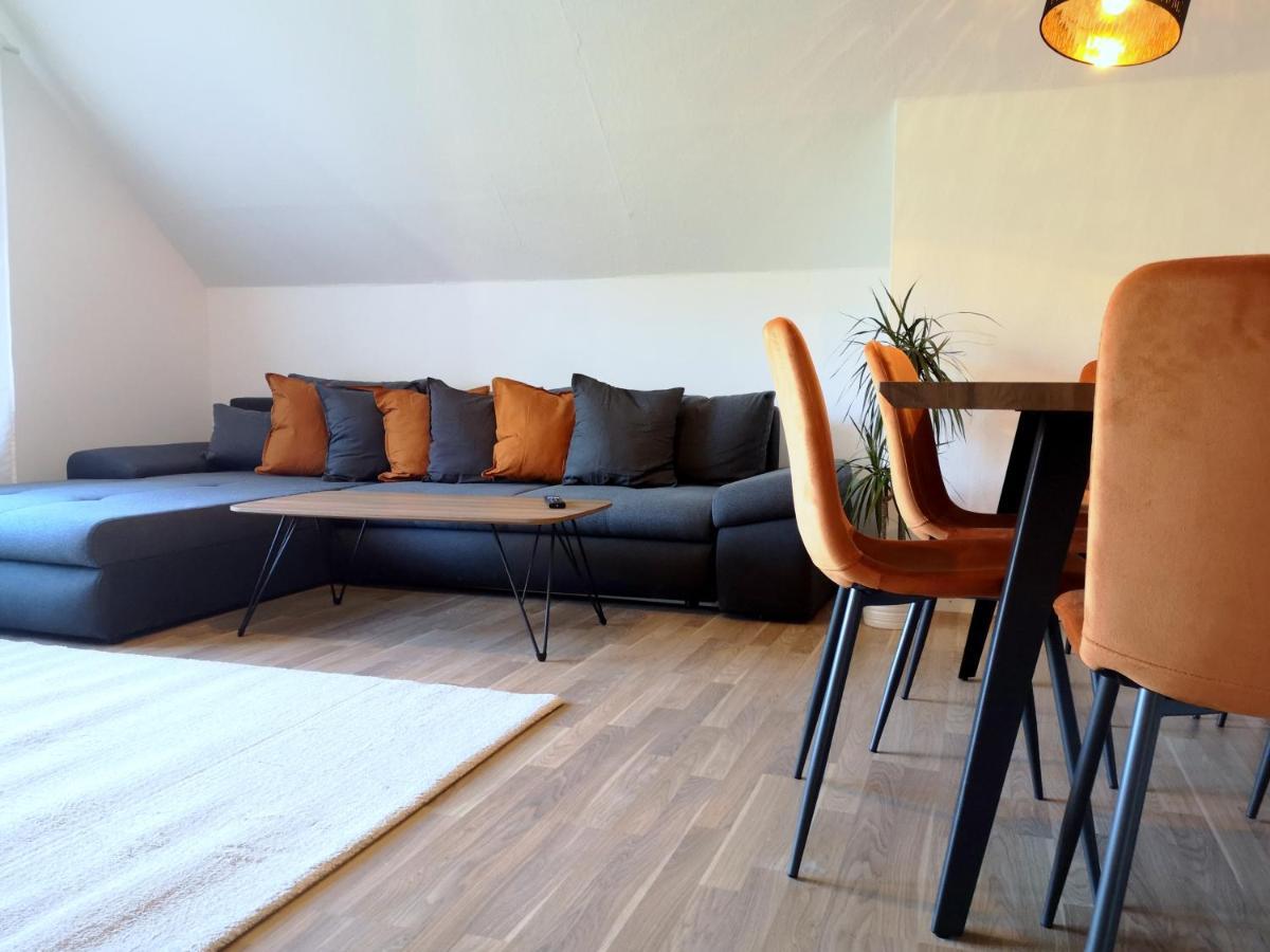 Helle Mit Balkon, Küche, Parkplatz&waschmaschine Apartment